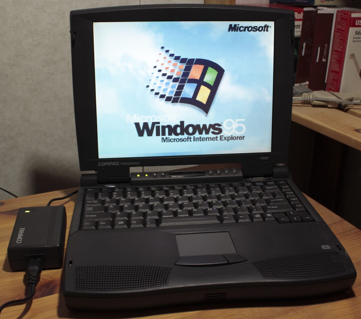 A Compaq Presario 1220 booting into Windows 95