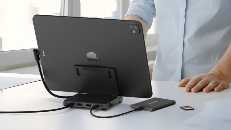 Satechi OntheGo Foldable Stand Hub in use