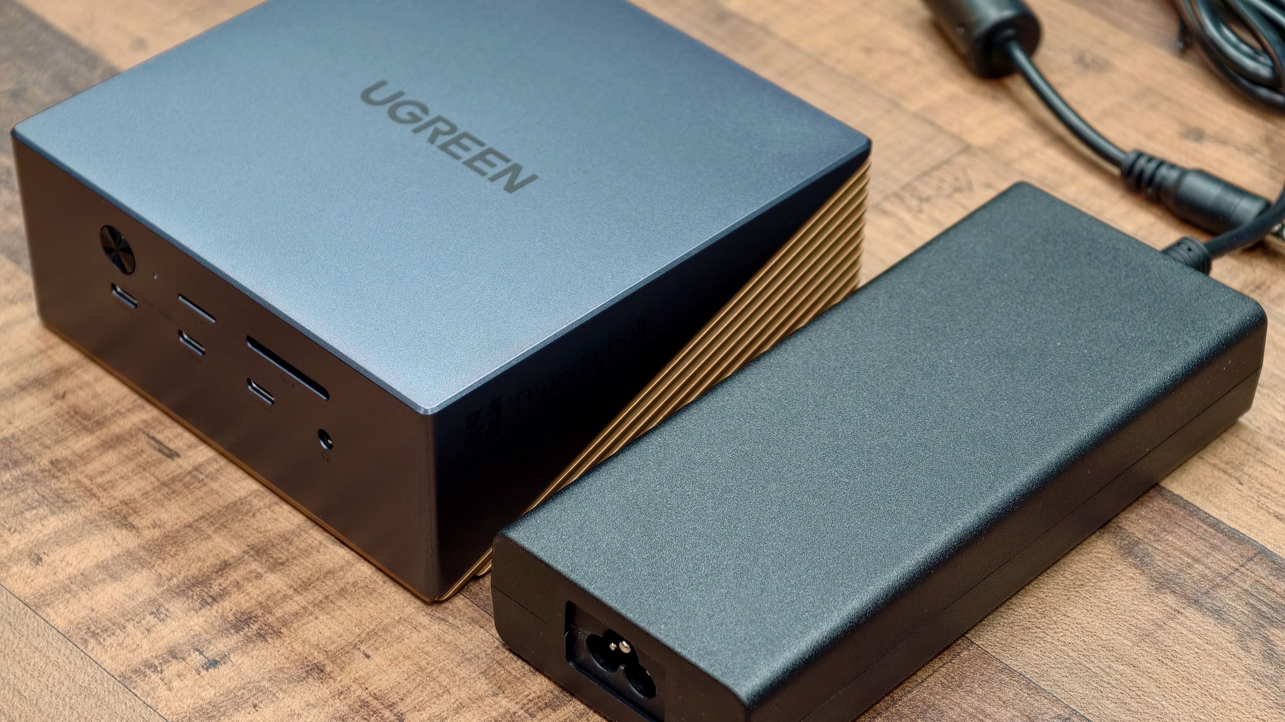 Ugreen thunderbolt5 dock top Ugreen Maxidok 17-in-1 Thunderbolt 5 dock top-down view