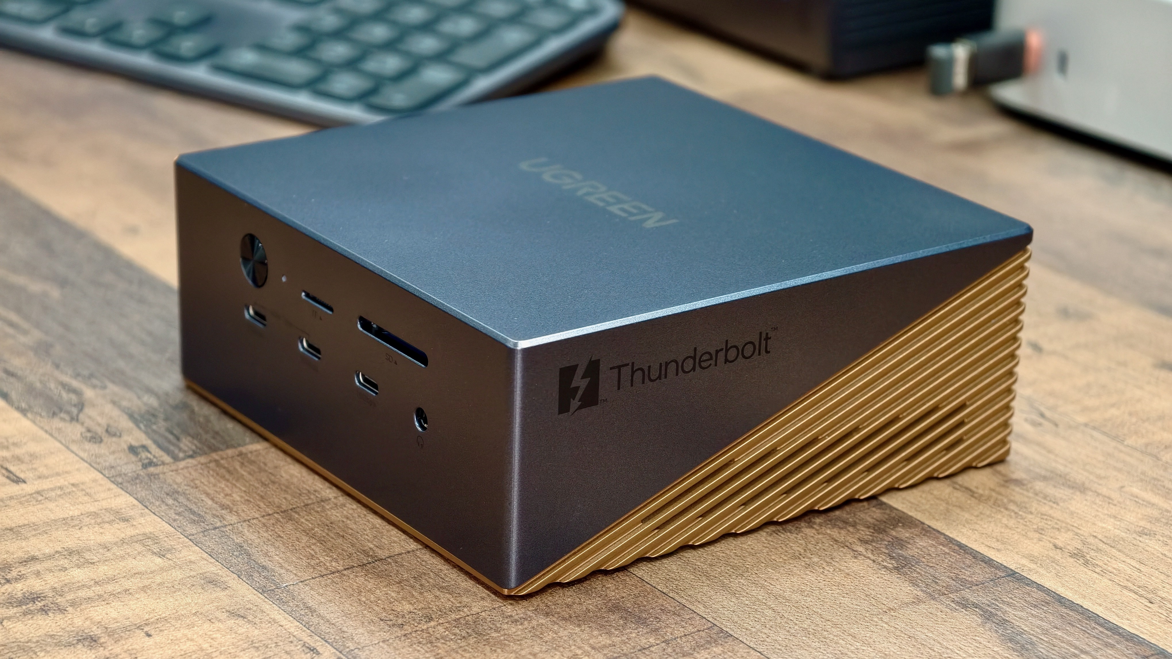 Ugreen thunderbolt5 logo Thunderbolt logo on the Ugreen Maxidok 17-in-1 dock