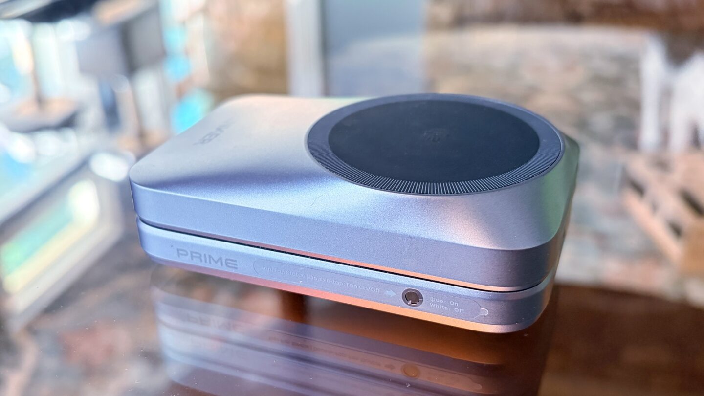 Anker Prime Wireless Charging Station: Closed