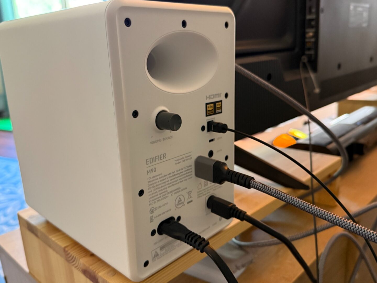 Edifer M90 speaker connections