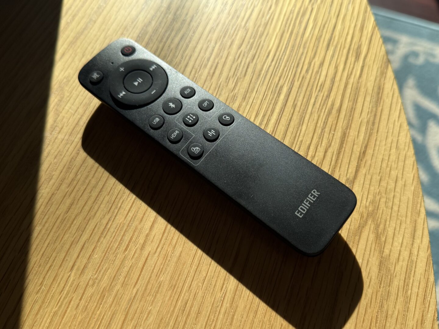 Edifer M90 speakers remote