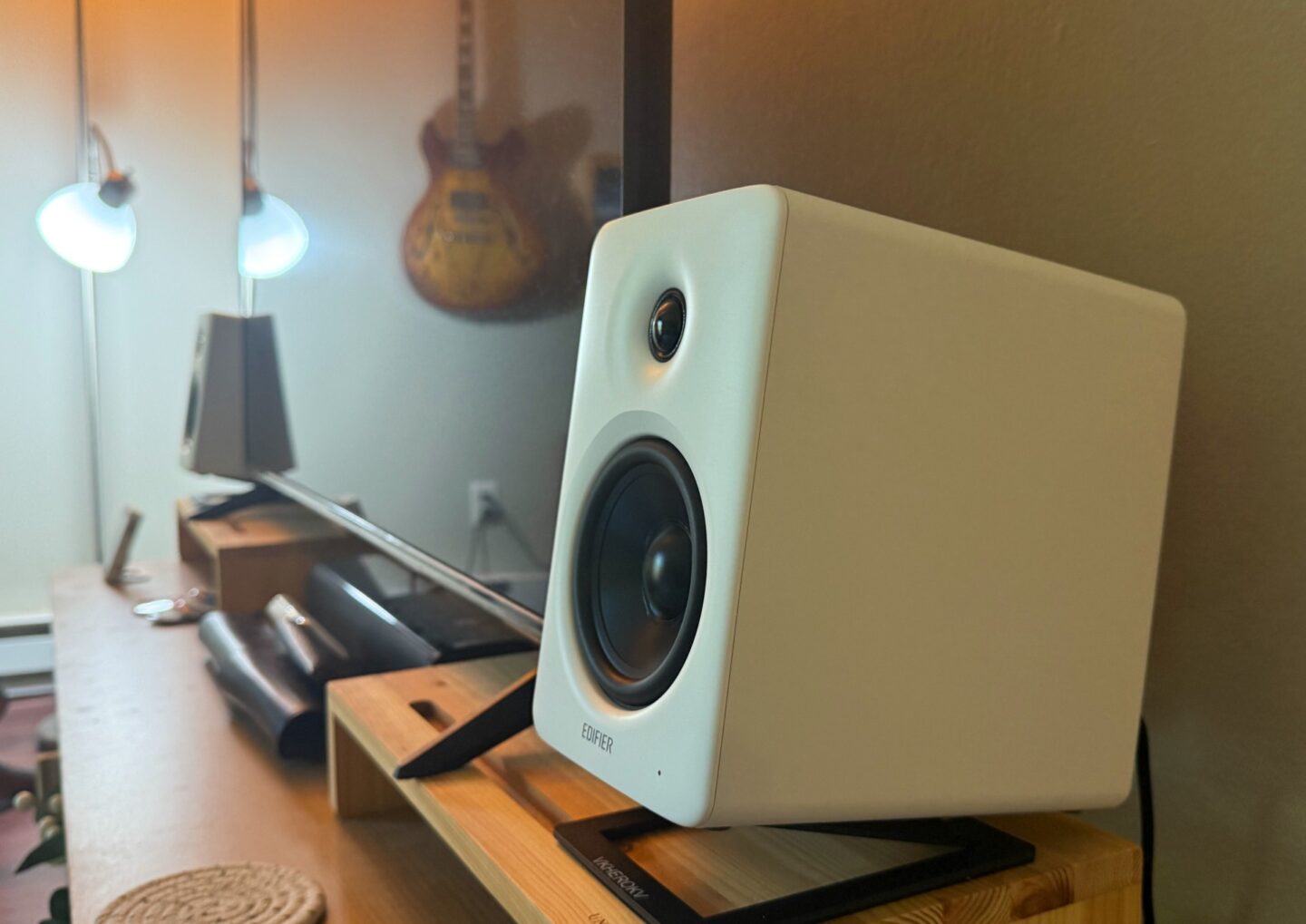 Edifier M90 speaker on stand with TV