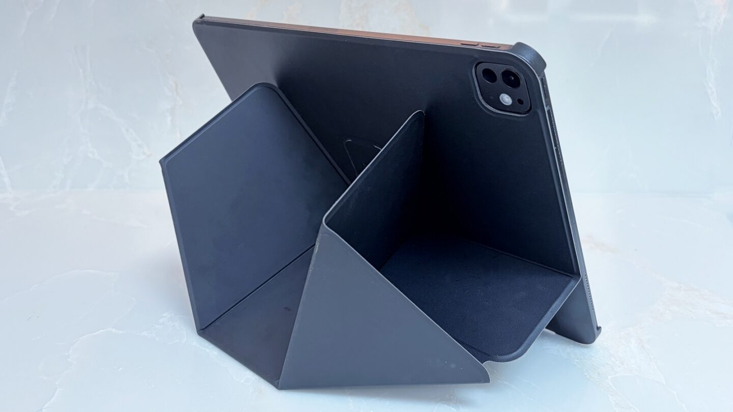 Moft Dynamic Folio Case as a kickstand