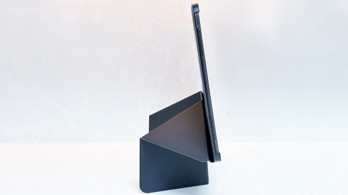 Moft Dynamic Folio Case in cinema mode