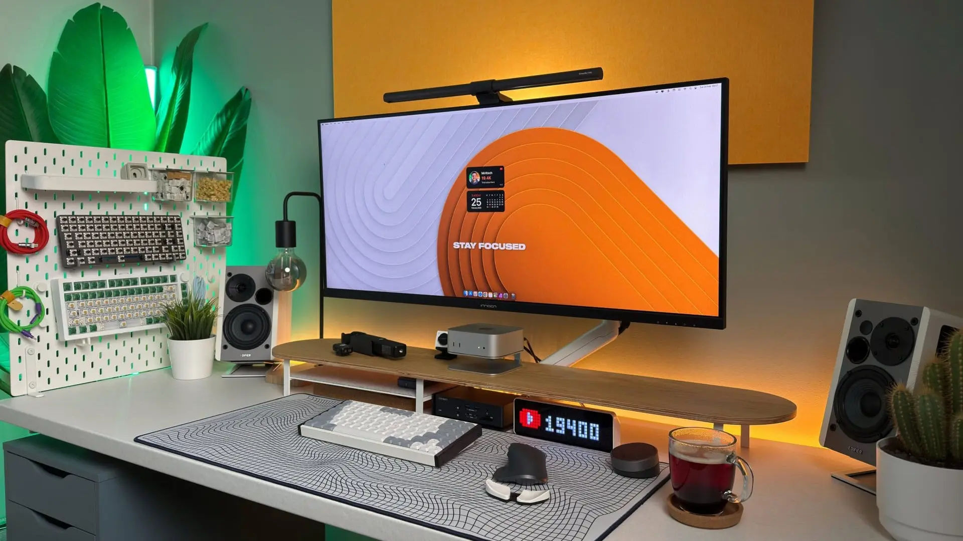 Top 10: Best use of docks and hubs in Mac setups