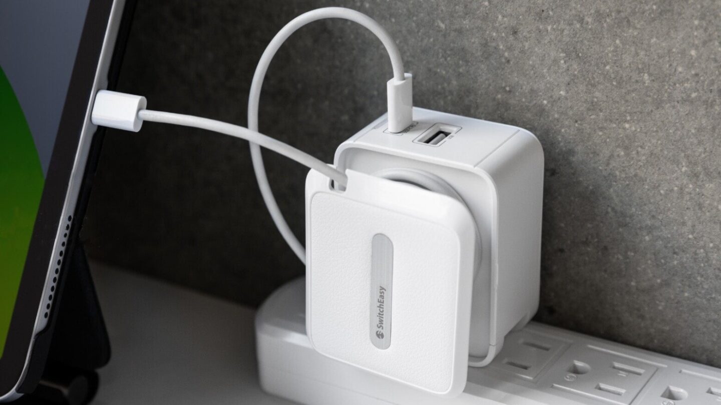 SwitchEasy USB charger