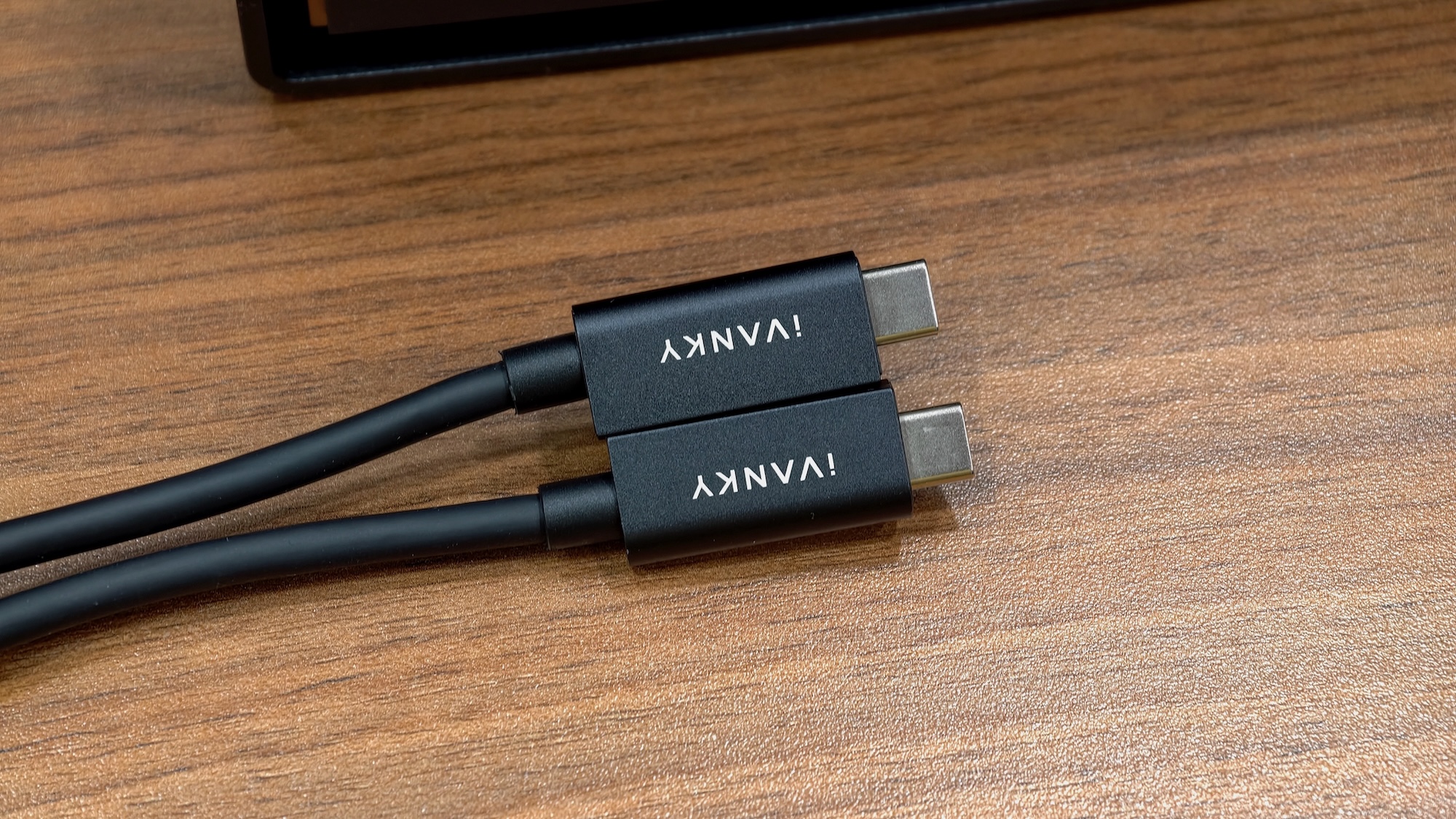 iVanky magnetic Thunderbolt 5 cable