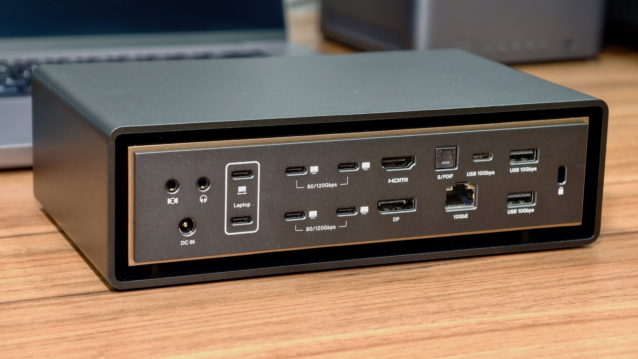 iVanky FusionDock Ultra rear ports