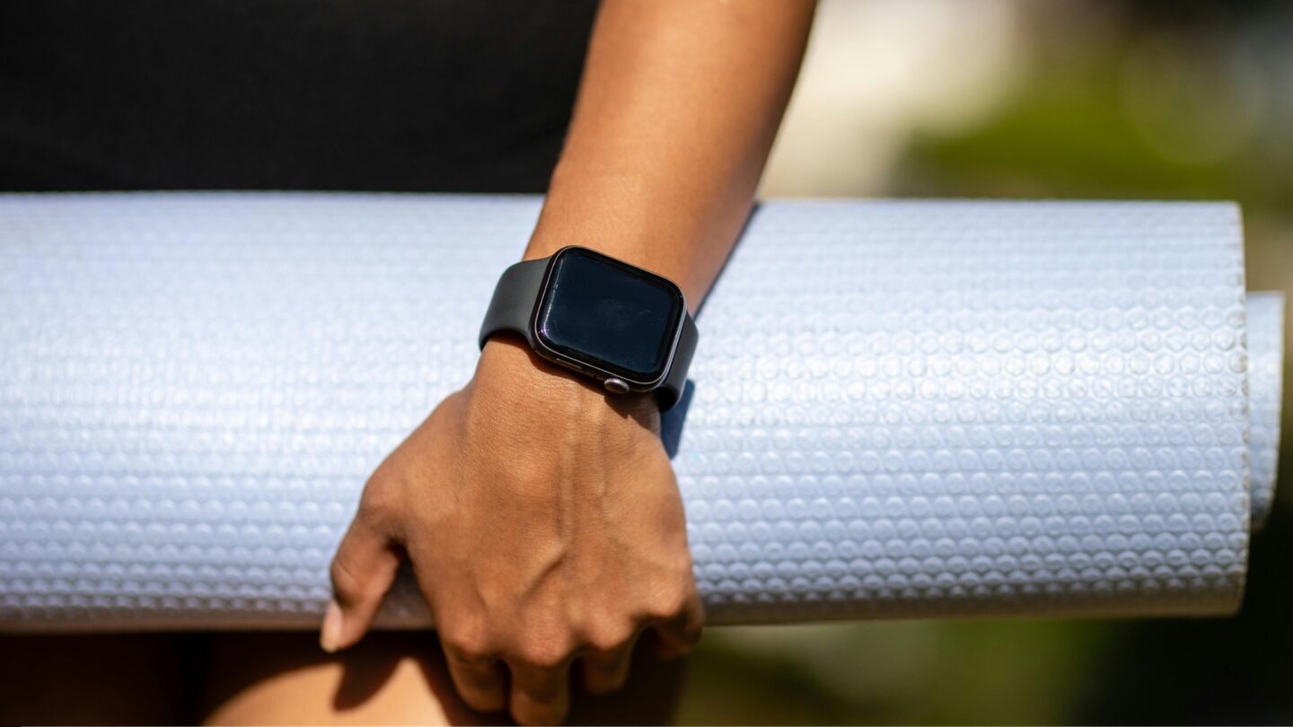 Apple Watch exercise Tip: Get your Stand hour by holding your arm differently