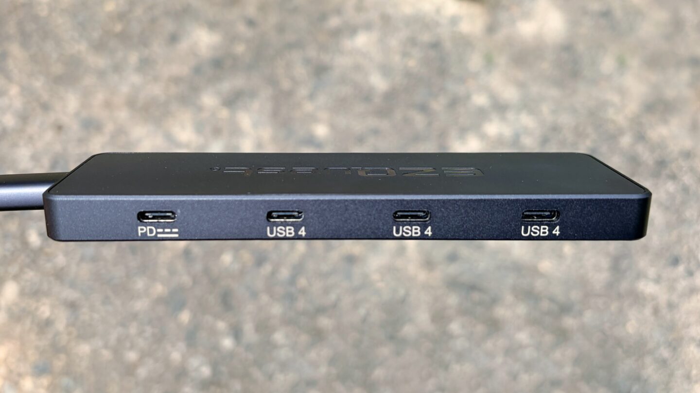 EZQuest USB 4 Dual Display 8-in-1 Hub: USB 4 ports