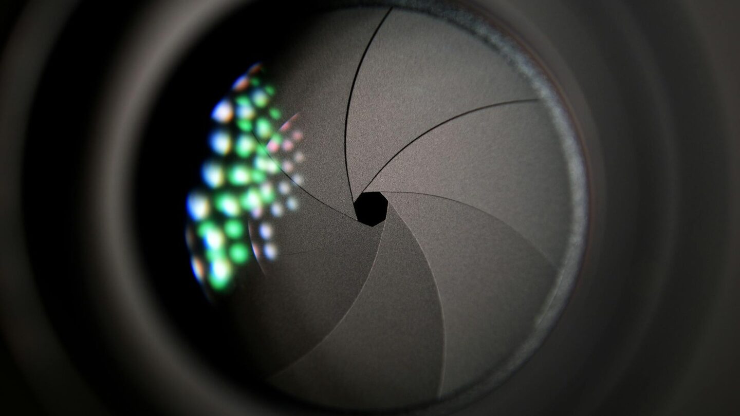 Variable aperture lens pexels pixabay 414781 Camera app