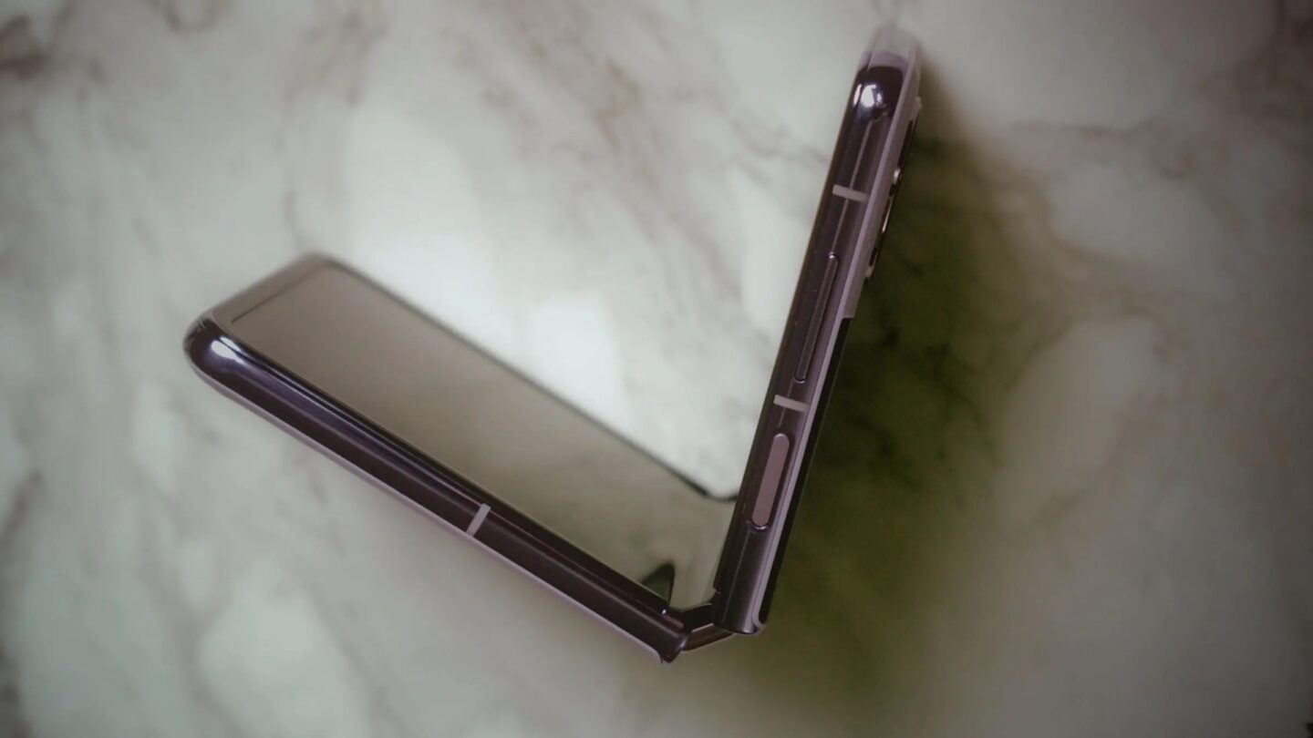 Folding iPhone liquid metal hinge rumor.jpg folding iPhone