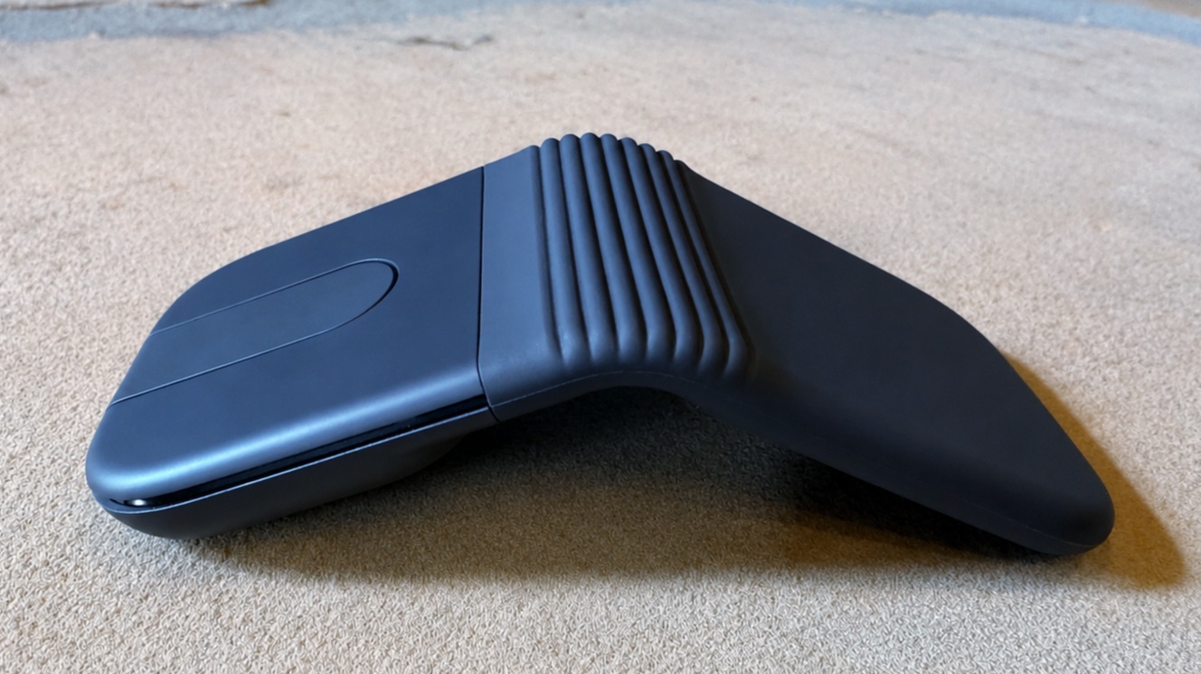 Logitech Mobi Fold side view Logitech Mobi Fold: Ready to use