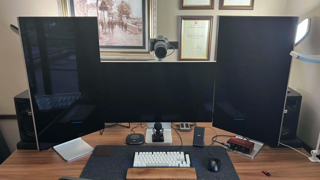 Liam Hudson setup with 3 Pro Displays XDR