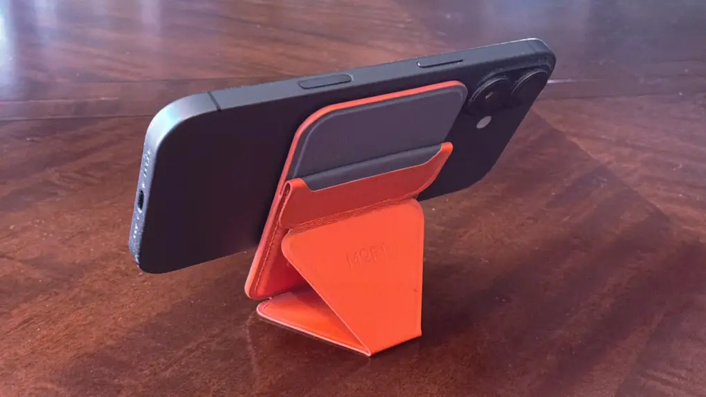 Moft Trackable Snap-on Phone Stand & Wallet review
