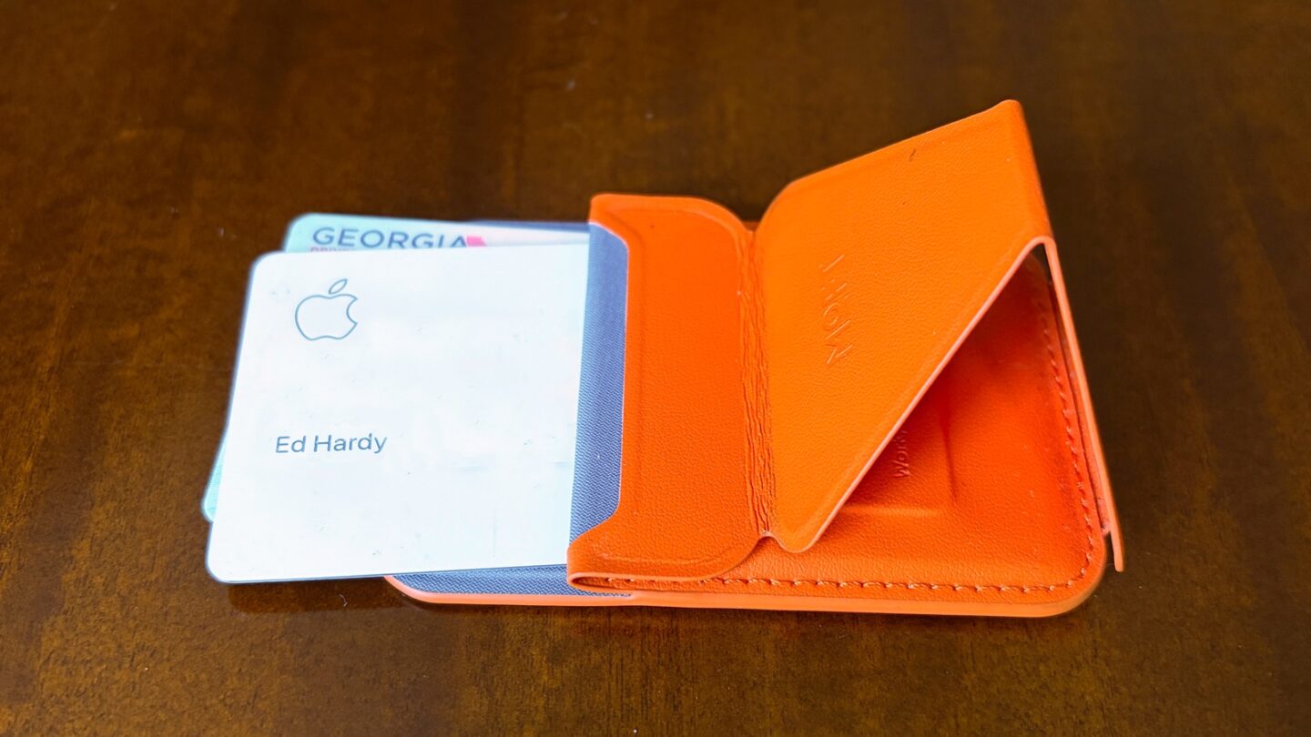 Moft Trackable Snap-on Phone Stand & Wallet Moft Trackable Snap-on Phone Stand & Wallet
