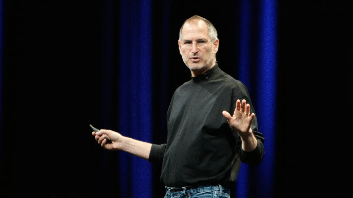 Photo of Steve Jobs recapping some Mac OS X successes during the WWDC 2007 keynote.