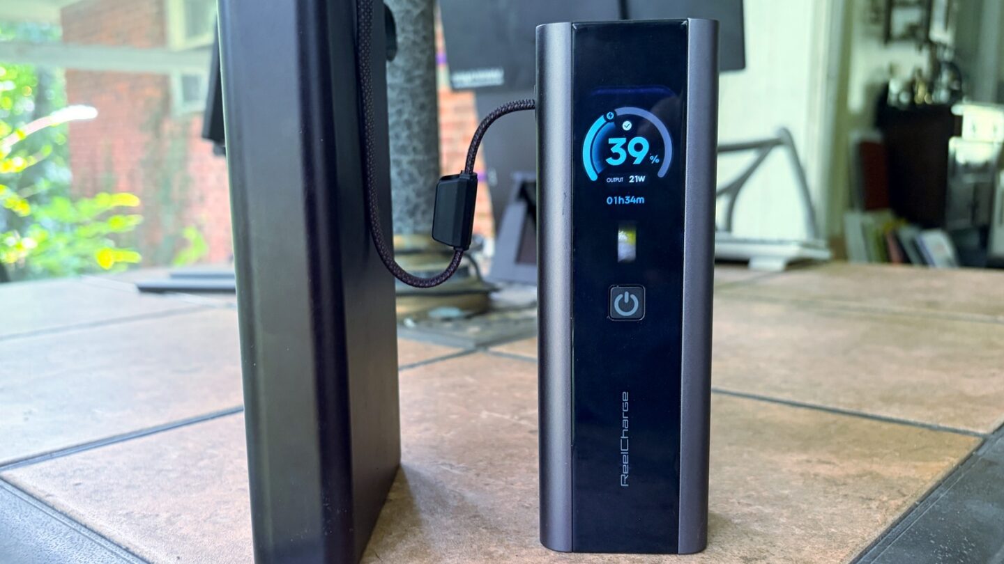 ReelCharge ReelPro 200W Power Bank: status display ReelCharge ReelPro 200W Power Bank: status display