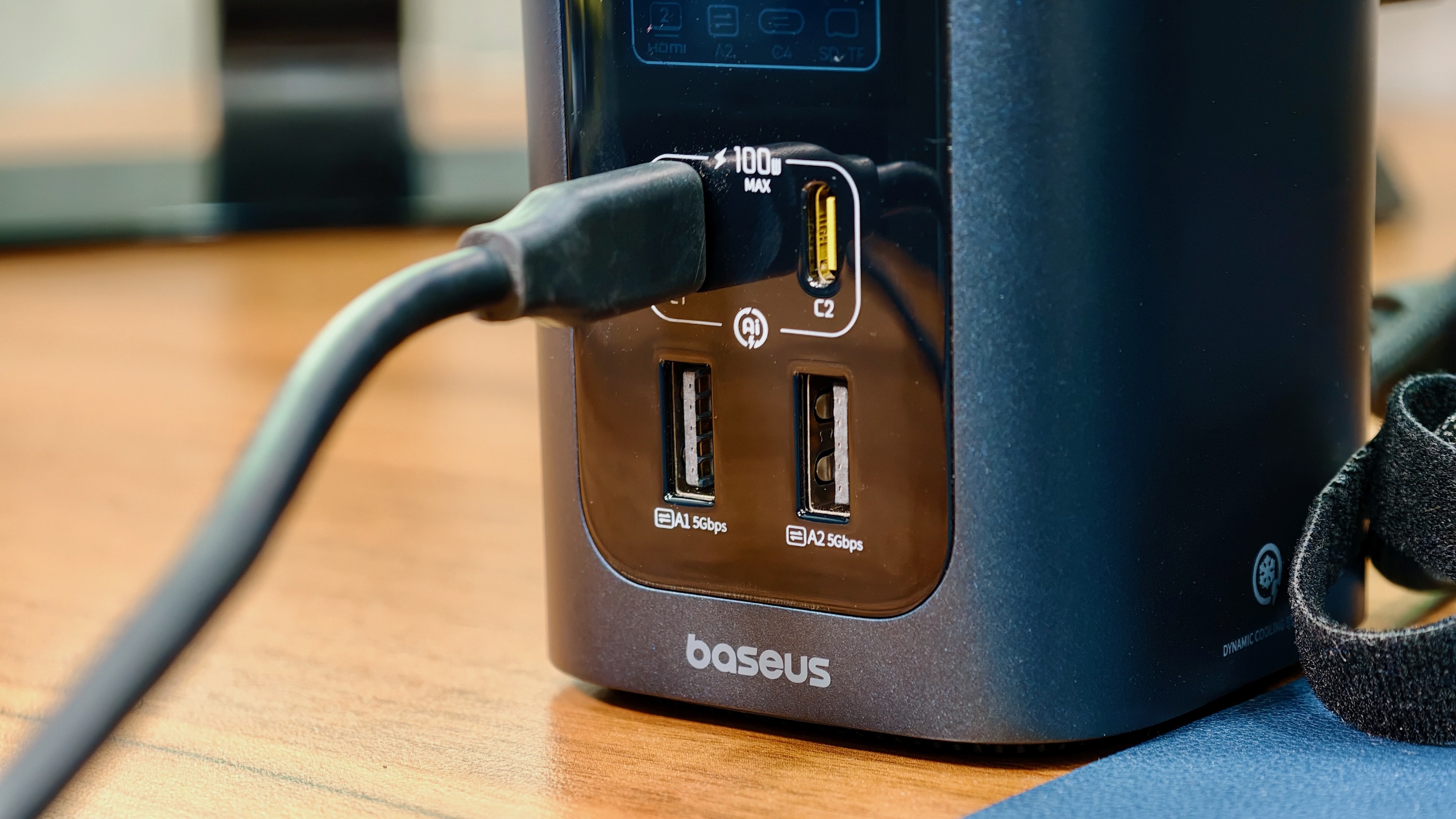 Baseus spacemate rd1 pro front ports Front ports on the Baseus Spacemate RD1 Pro.