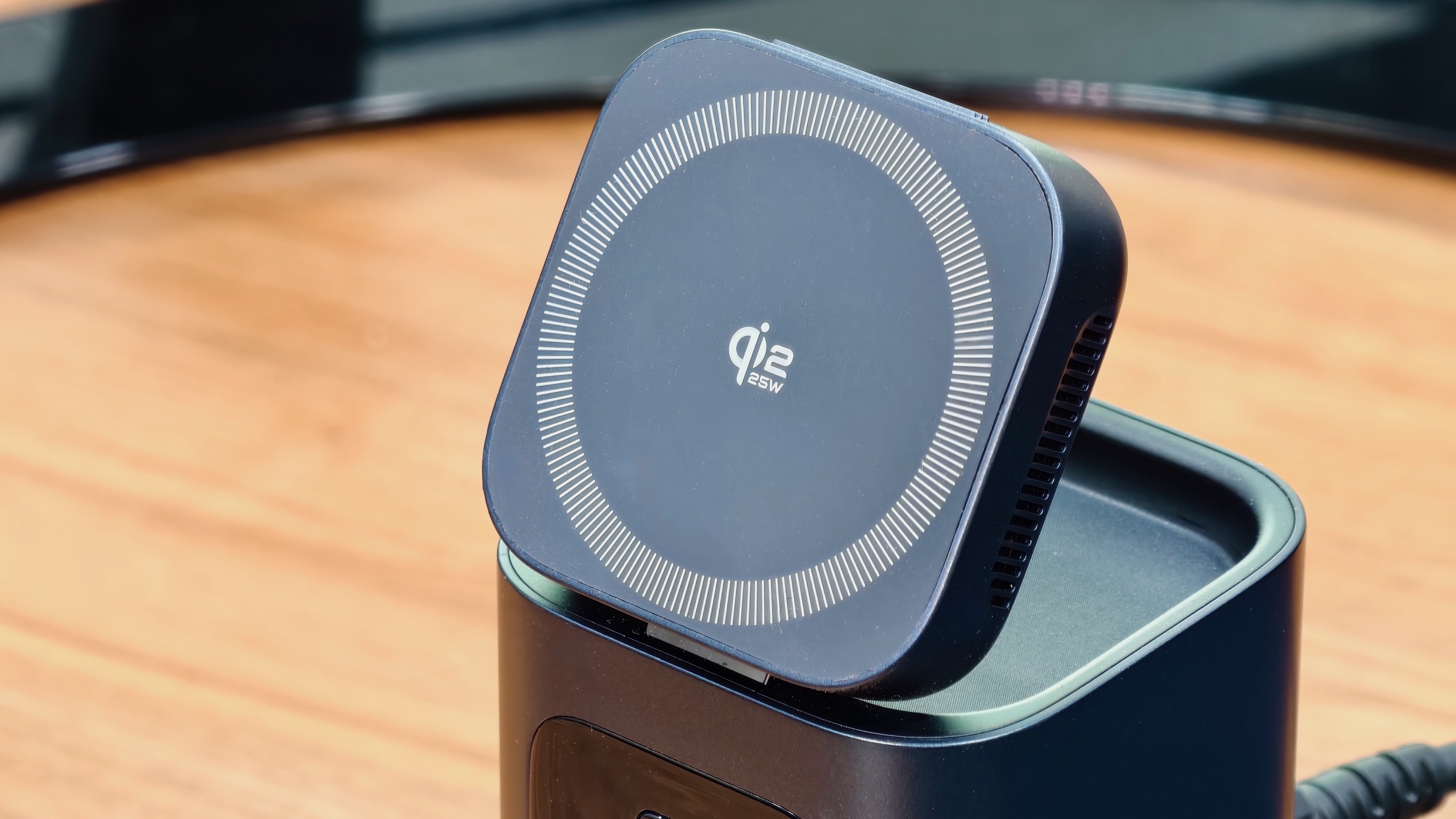 Baseus spacemate rd1 pro qi2 charging pad The Qi 2.2 charging pad on the top of the dock can fast charge your iPhone.