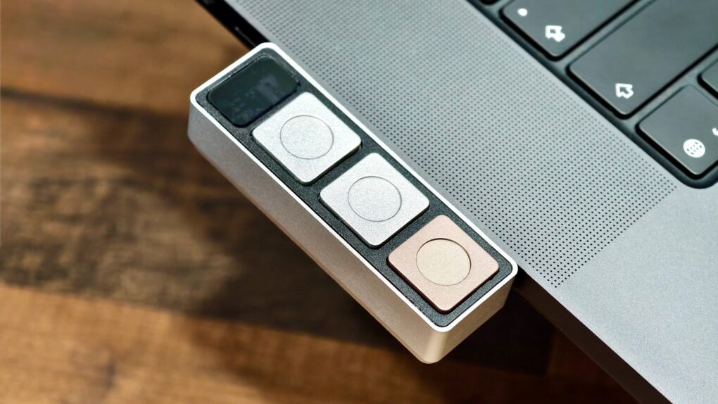 Dune is a context-aware programmable accessory for your Mac.