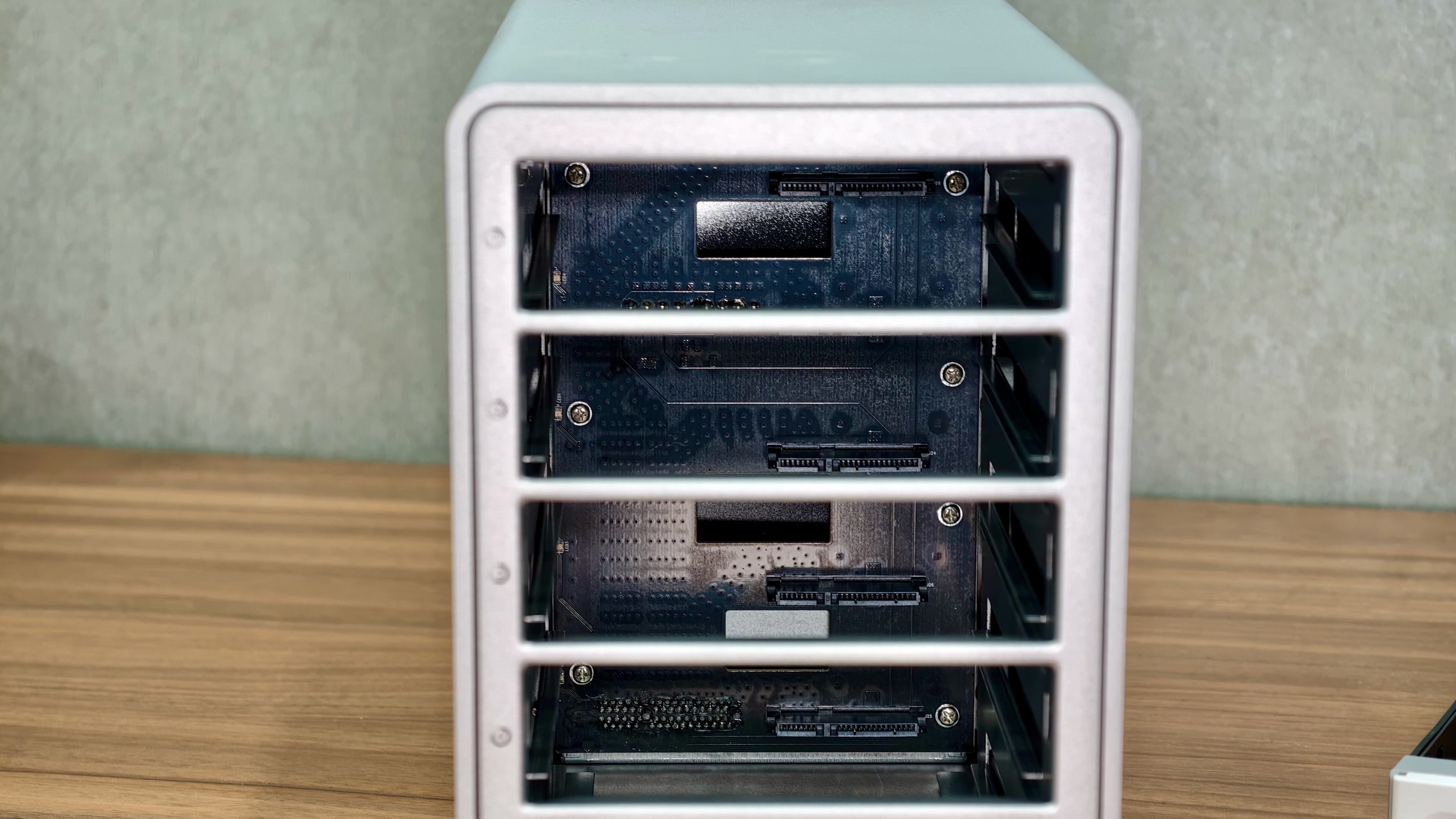 ORICO 5DAS internal view Internal view of the ORICO 5-drive enclosure