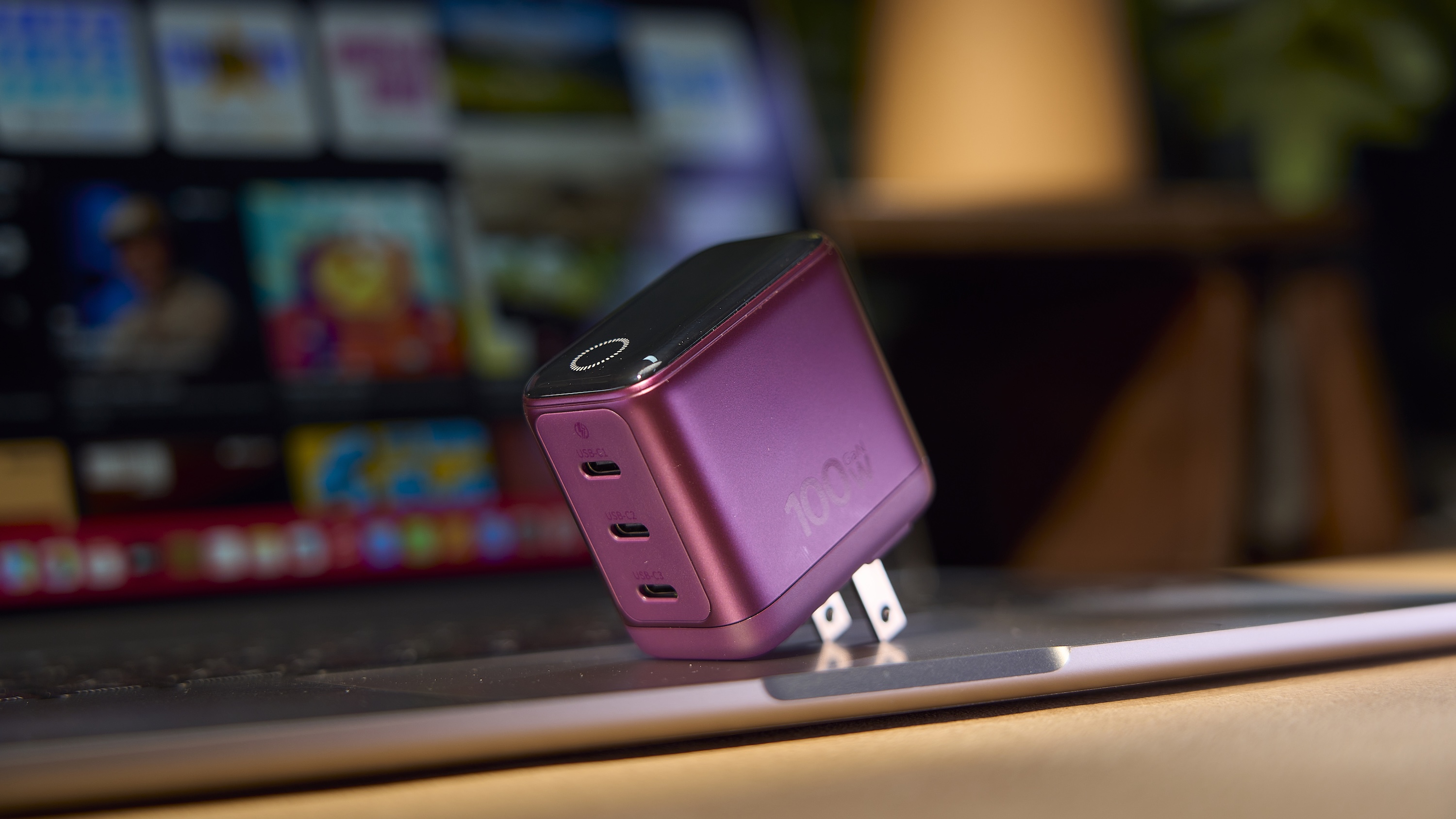 Basesus ah22 charger Baseus AH22 charger in Dark Cherry.