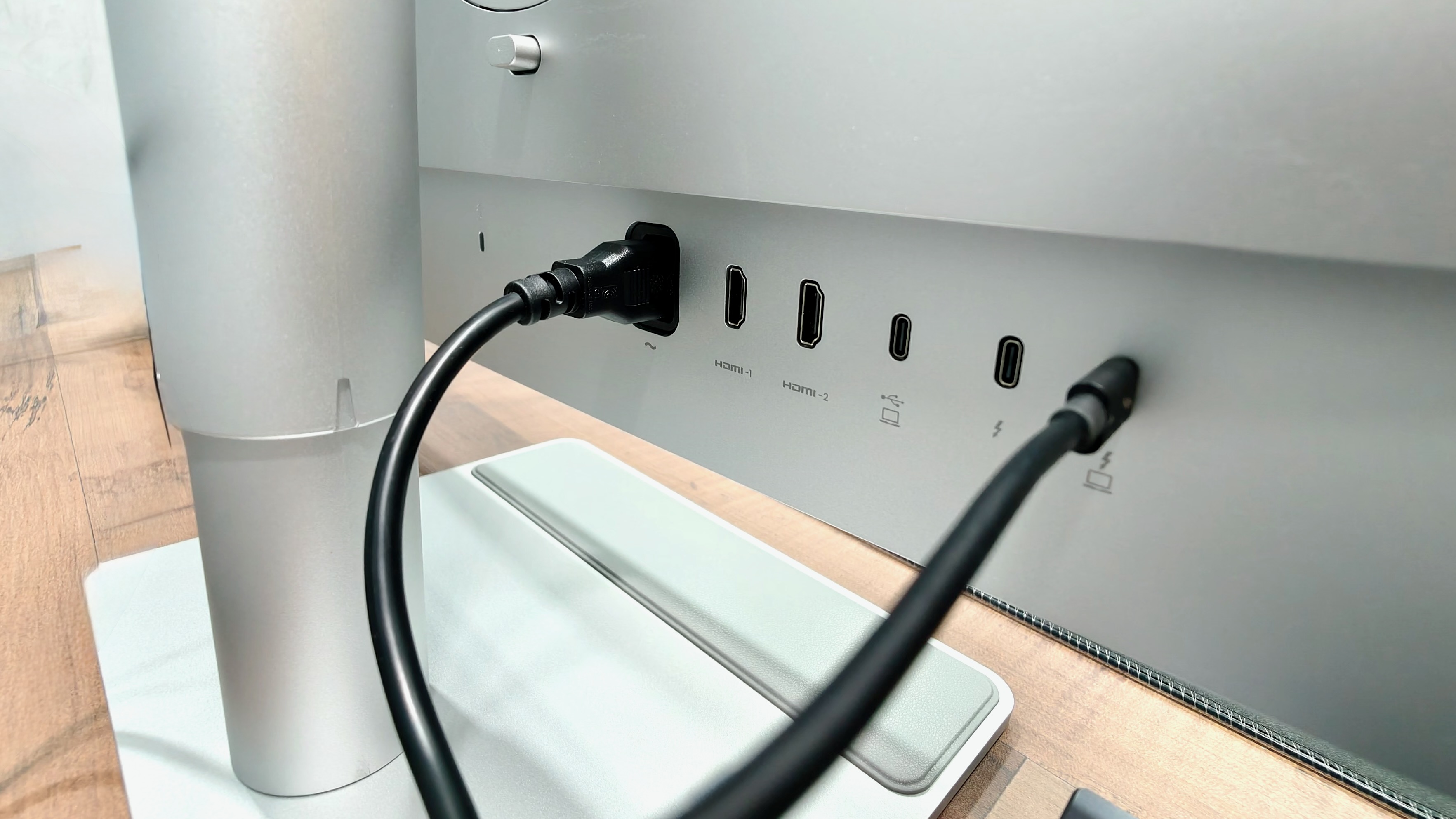 Benq ma 320ug connectivity Ports on the BenQ MA320UG.