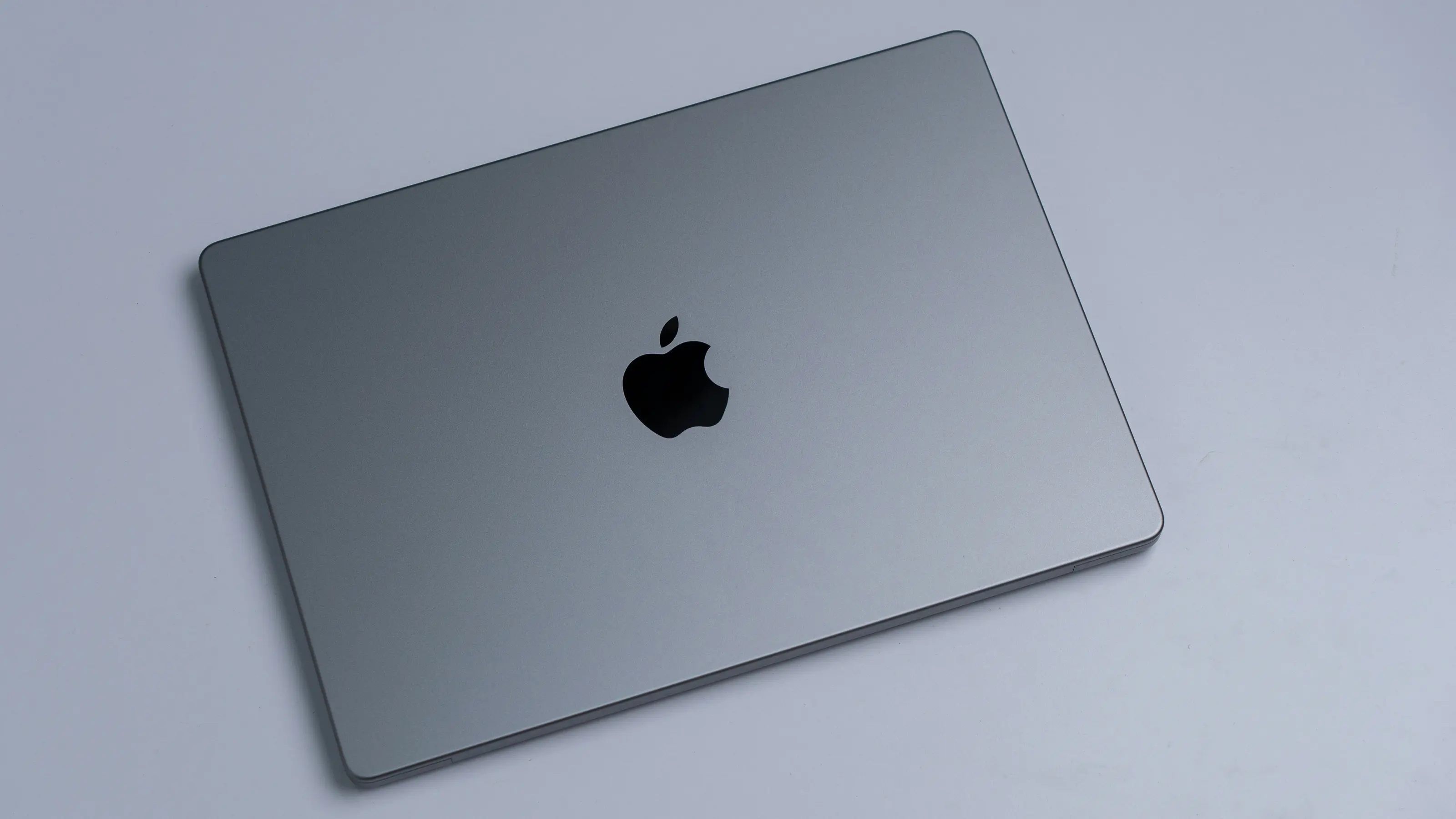 6 custom gestures that make my MacBook trackpad even better