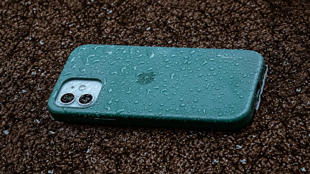 Image of a phone in the rain for an article on why you should never put a wet iPhone in dry rice