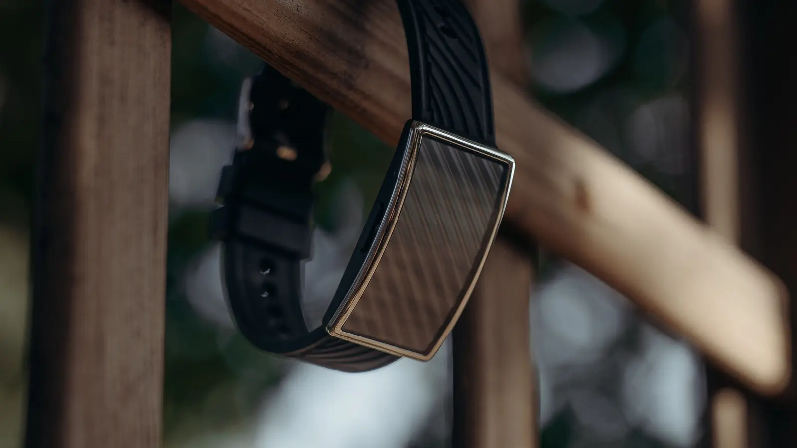 Apple’s screenless fitness tracker might someday replace&hellip;