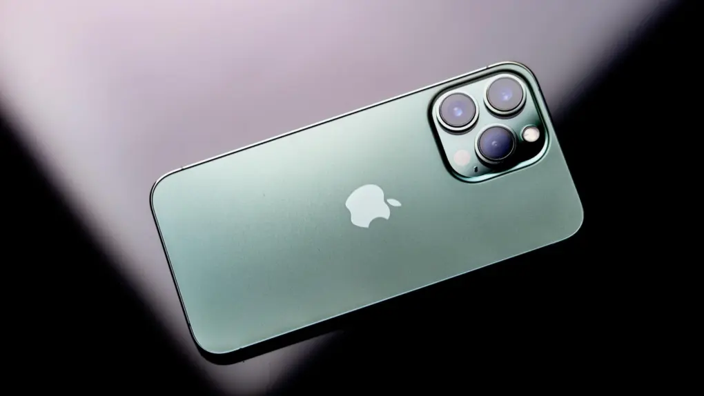 A picture showing an iPhone used in a story about iPhone apps crashing.